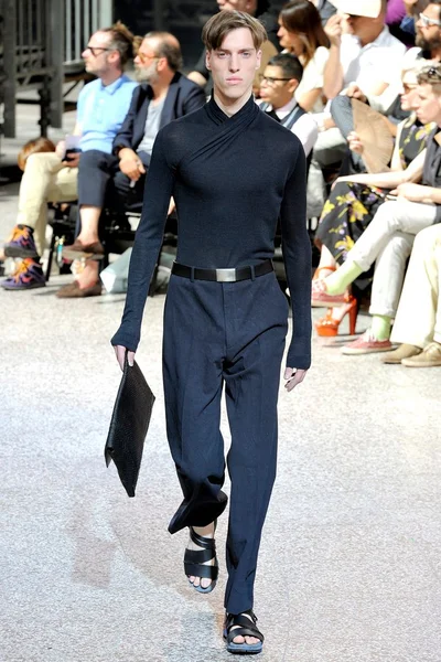 Look 17